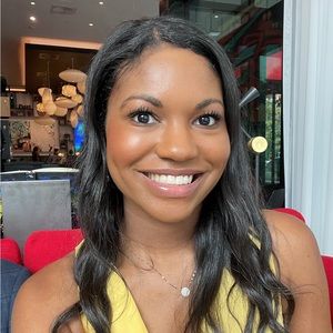 Meet your Posher, Mia